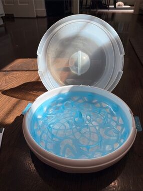 Munchkin White and Blue Microwave Steam Sterilizer For Bottles
